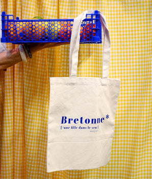 Tote bag écru en coton bio inscription "Bretonne* Une fille dans le vent"