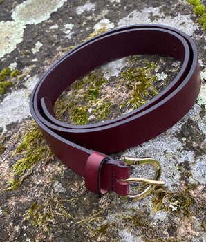 Ceinture femme en cuir  "Kerfany" bordeaux boucle ronde dorée